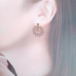 *＊。di lino 細糸*＊。タティングレース ピアス*＊。amairo＊細糸＊ピアス イヤリング＊亜麻色 レース＊真 2枚目の画像