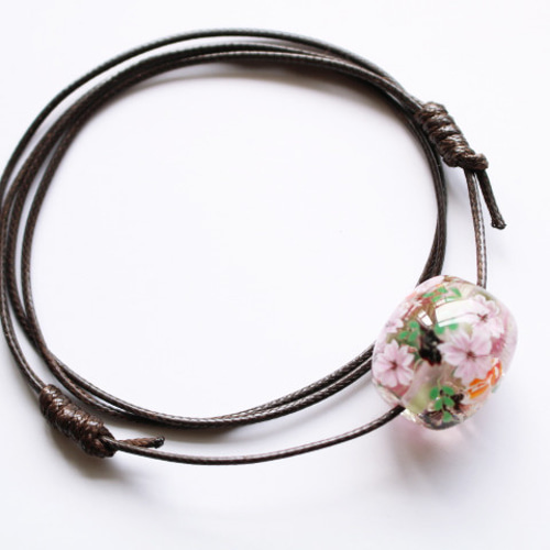 半額SALE☆桜と金魚のとんぼ玉（ガラス玉）泡入り ネックレス