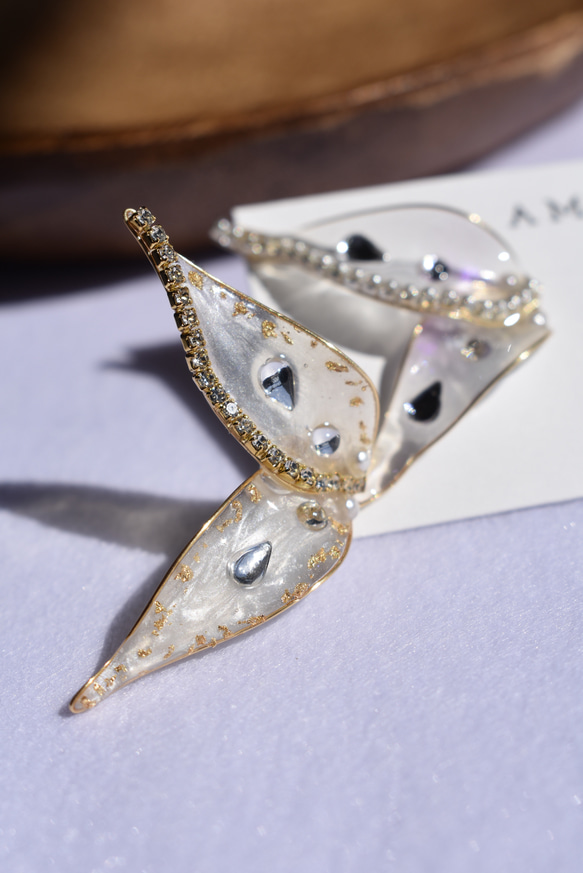 Bridal Butterfly Studs ホワイト　ちょうちょスタッドピアス　春　ブライダル 6枚目の画像