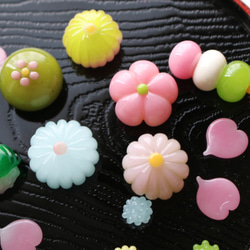 ガラスのお花見和菓子　小さなガラスの置き飾り　ミニチュア和菓子 6枚目の画像