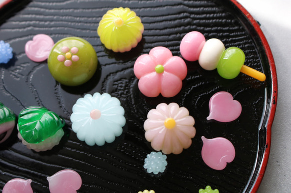 ガラスのお花見和菓子　小さなガラスの置き飾り　ミニチュア和菓子 6枚目の画像