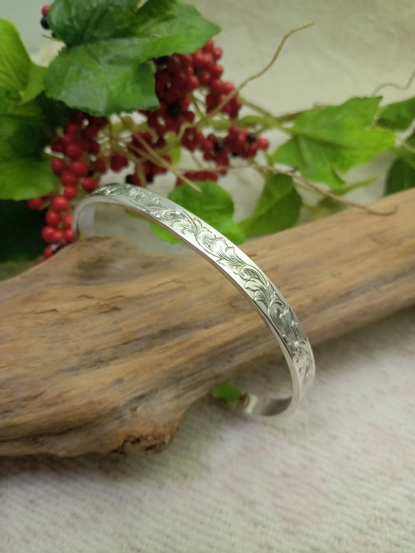 1点もの 唐草模様を彫り込んだハンドエングレービングシルバー