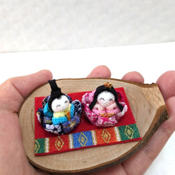 ❀ちりめん細工❀ コインサイズの小さなお雛様と桜の切株　 4枚目の画像