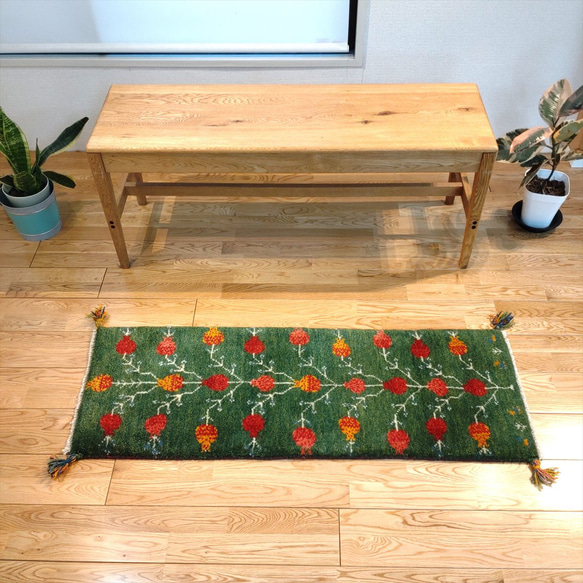 新規入荷】ペルシャ　ギャッベ ミニランナー　115x42cm  緑色　ザクロの実 2枚目の画像