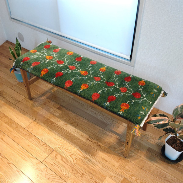 新規入荷】ペルシャ　ギャッベ ミニランナー　115x42cm  緑色　ザクロの実 1枚目の画像