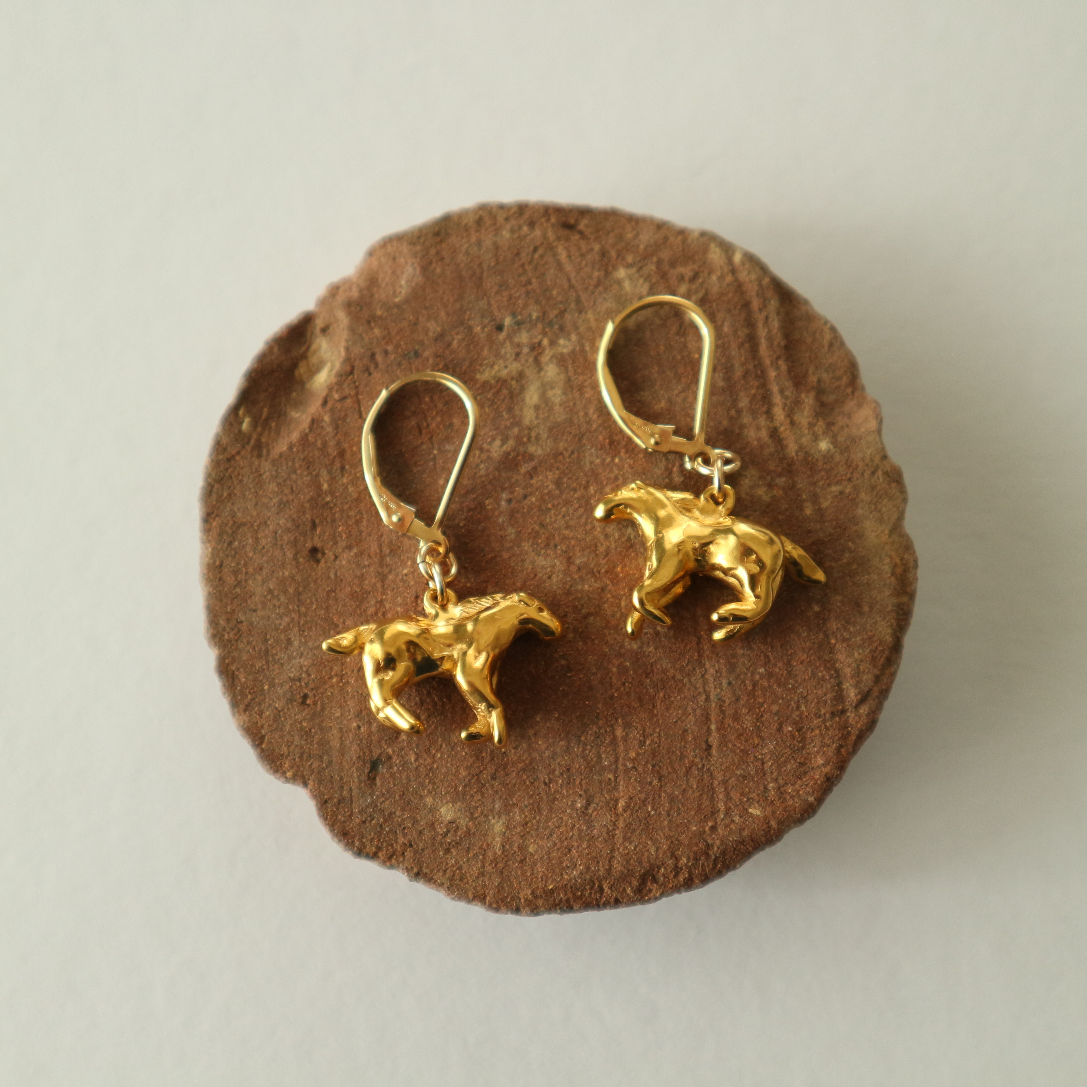 洞窟壁画の馬のピアス（イヤリング）