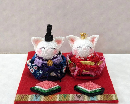 希少　ガラス細工　可愛い猫のお雛様　三段雛　おひニャ様　ブライスやリカちゃんにも 希少 ガラス細工 可愛い猫のお雛様 三段雛 おひニャ様 ブライスや