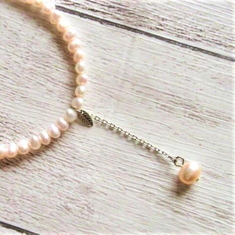 【B94】　ネックレス　真珠パール　リーフチャーム　天然石　入園入学　天然石ビーズアクセサリー