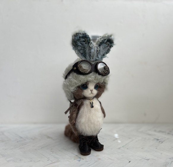 Hさまご予約商品　うさ耳帽子のごーぐるにゃんこ 　羊毛フェルト 猫　ぬいぐるみ 3枚目の画像