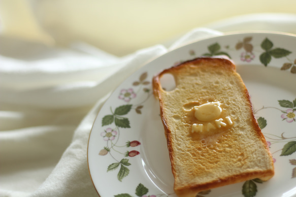 【受注生産／1カ月待ち】名入れ&猫ちゃんバターのトーストスマホケース 7枚目の画像