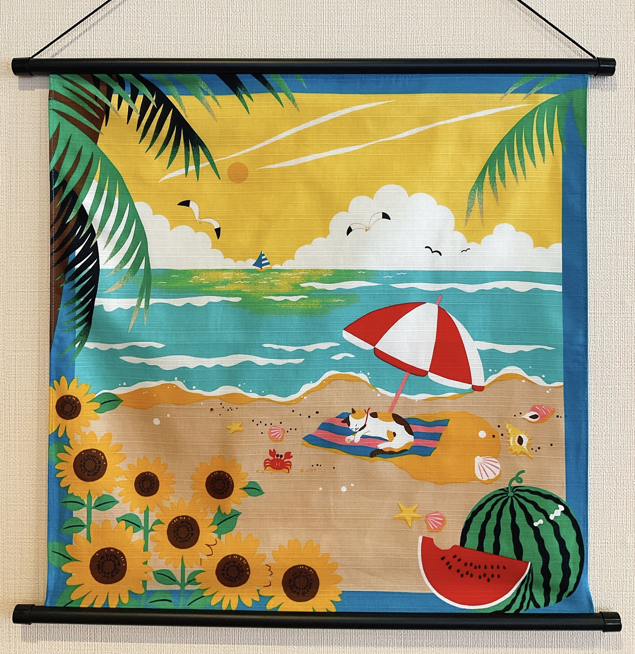 【第1位獲得！】 四季彩布【8月 みけの夏休み】軸付きタペストリー 夏ウォール 絵画