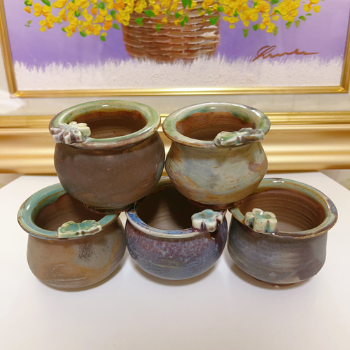 ②陶磁器の植木鉢 誇らしい