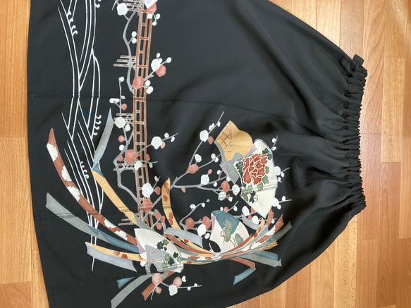梅の花　黒留袖リメイク　絹　ギャザースカート 13枚目の画像