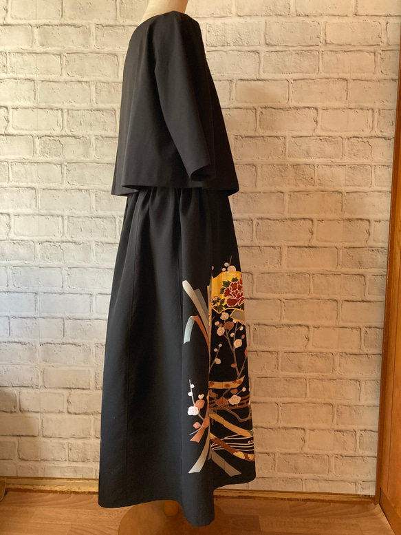 梅の花　黒留袖リメイク　絹　ギャザースカート 5枚目の画像