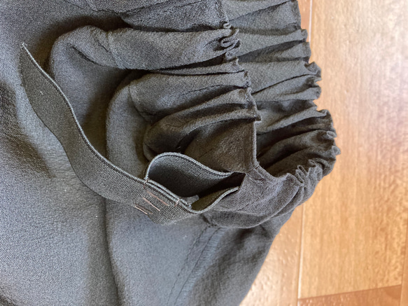 梅の花　黒留袖リメイク　絹　ギャザースカート 16枚目の画像