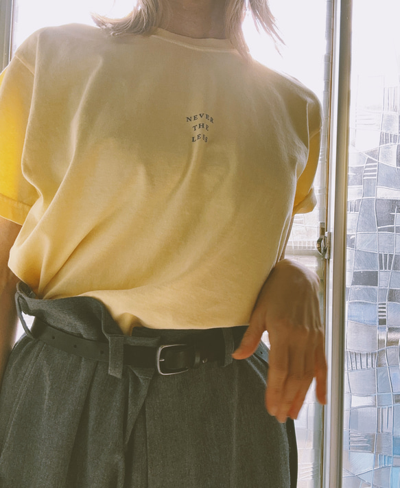 儘管如此，女士黃油色T卹，中號 第6張的照片