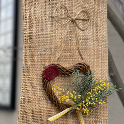 幸せの花 ミモザのあしらった蹄鉄のアレンジ ドライフラワー