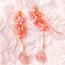 ふんわりピンクの枝垂れ桜ピアス/イヤリング 5枚目の画像