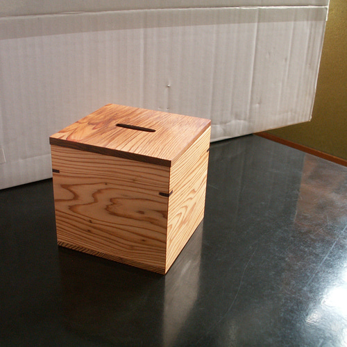 ○屋久杉 木製 貯金箱 コインケース K147 小銭入れ・コイン