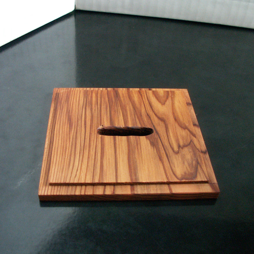 ○屋久杉 木製 貯金箱 コインケース K147 小銭入れ・コインケース 森の