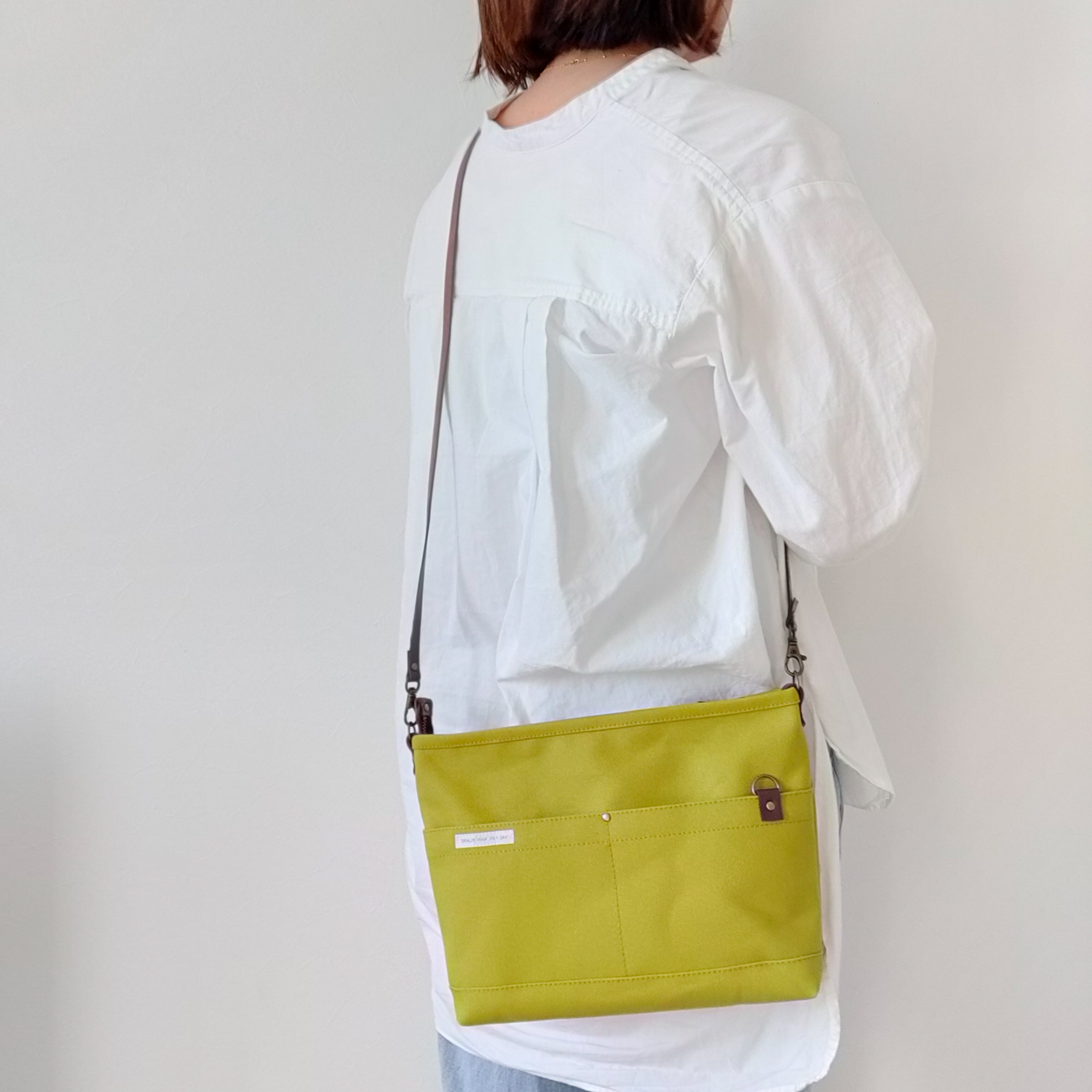 【サコッシュみたいなミニショルダー】   スプリンググリーン 帆布 ショルダーバッグ  A5サイズ