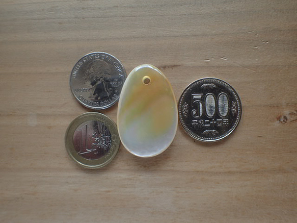 珍珠母貝吊墜頂部水滴形雙面拋光 第2張的照片