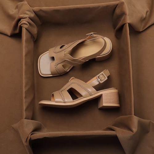 23.5【新品/箱付】PELLICO レザーヒールサンダル A定価59400円 程よい高さで歩きやすさと美脚を叶える5cmヒール。本革 サンダル