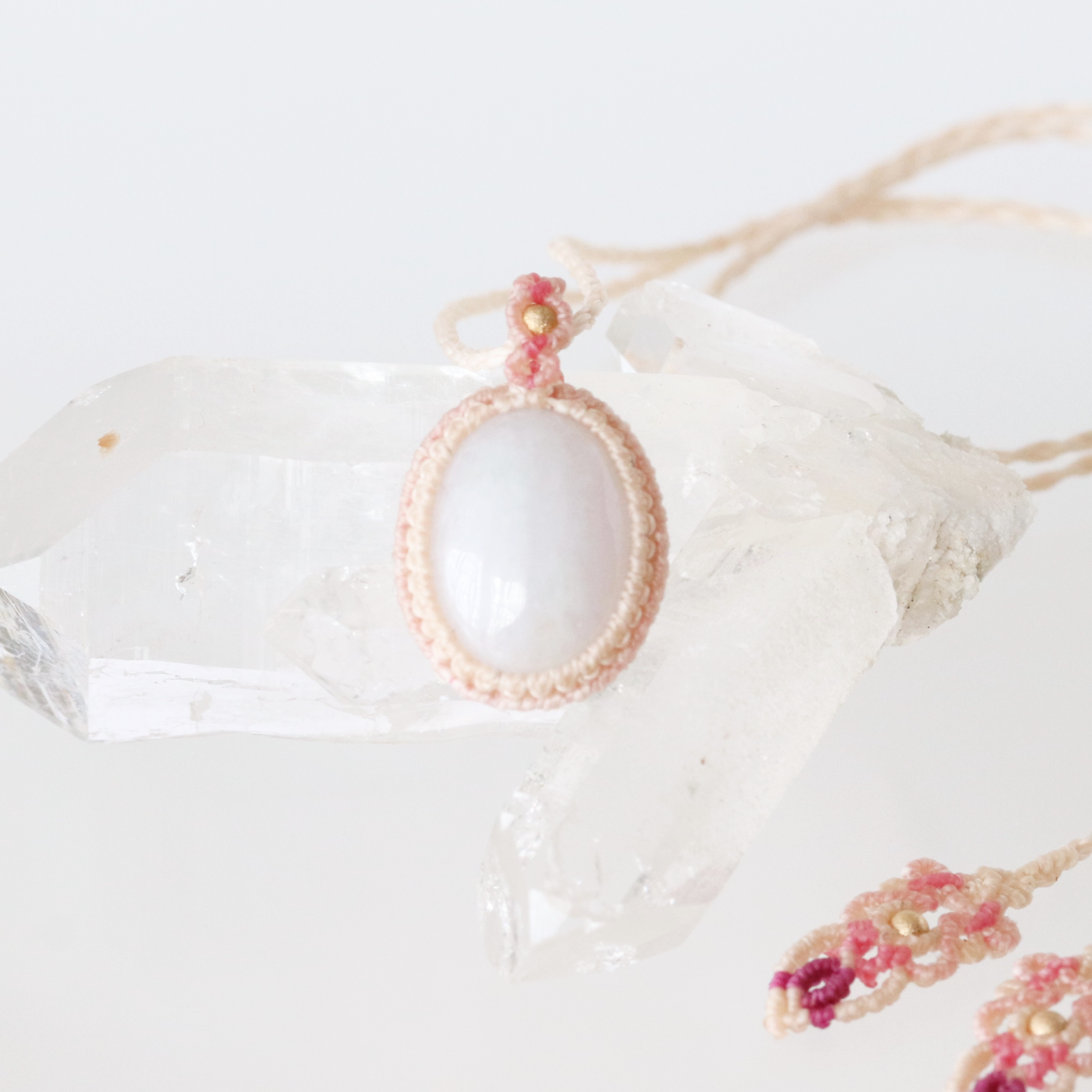 再販【マクラメ】 天然ラベンダー翡翠(ビルマ/ミャンマー産)✩✩シンプルな首飾り 【5月誕生石】