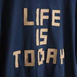 レザーパッチ「LIFE IS TODAY」の 半袖 Tシャツ（5色）コットン ワッペン 6枚目の画像