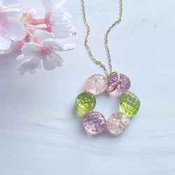 本物のお花を使ったフラワードロップリースのネックレス　ブローチ・キーホルダー変更可能　紫陽花　あじさい　ピンク　桜カラー 2枚目の画像