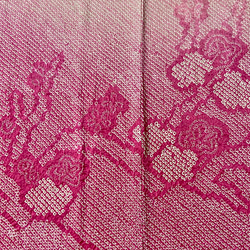 総絞り　ピンク濃淡　ぼかし　大輪の花　フレンチスリーブ　Aラインワンピース＆リボンベルト　着物リメイク　ハンドメイド 11枚目の画像