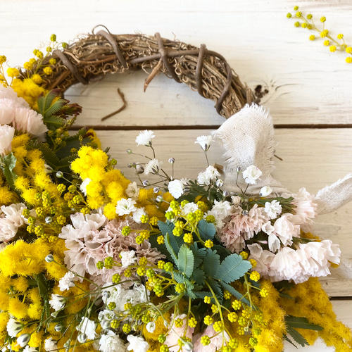 予約販売2月下旬～発送*春のミモザとスターチスのハーフリース リース