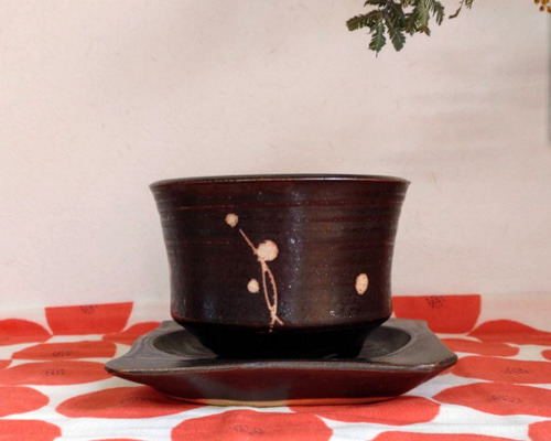 美光 銘入り 透かし彫りぶどう文様 和モダン鉢／和食器 花器 飾り皿に 梅型菓子鉢 24cm 日本製 MAKOTO japan 溜 花ゆらり 菓子鉢 お