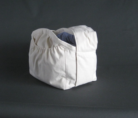 受注制作　Ｍサイズ　小型犬用　生成りプレーンキャンバス(帆布)素材　スリングバッグ　 5枚目の画像