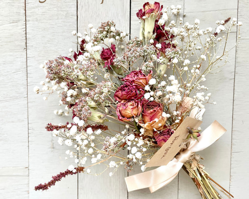 セルリアやローズヒップを秋色をシックに束ねた　スワッグ  ドライフラワー リアトリスとセルリアの秋色ボタニカルスワッグ ドライフラワー