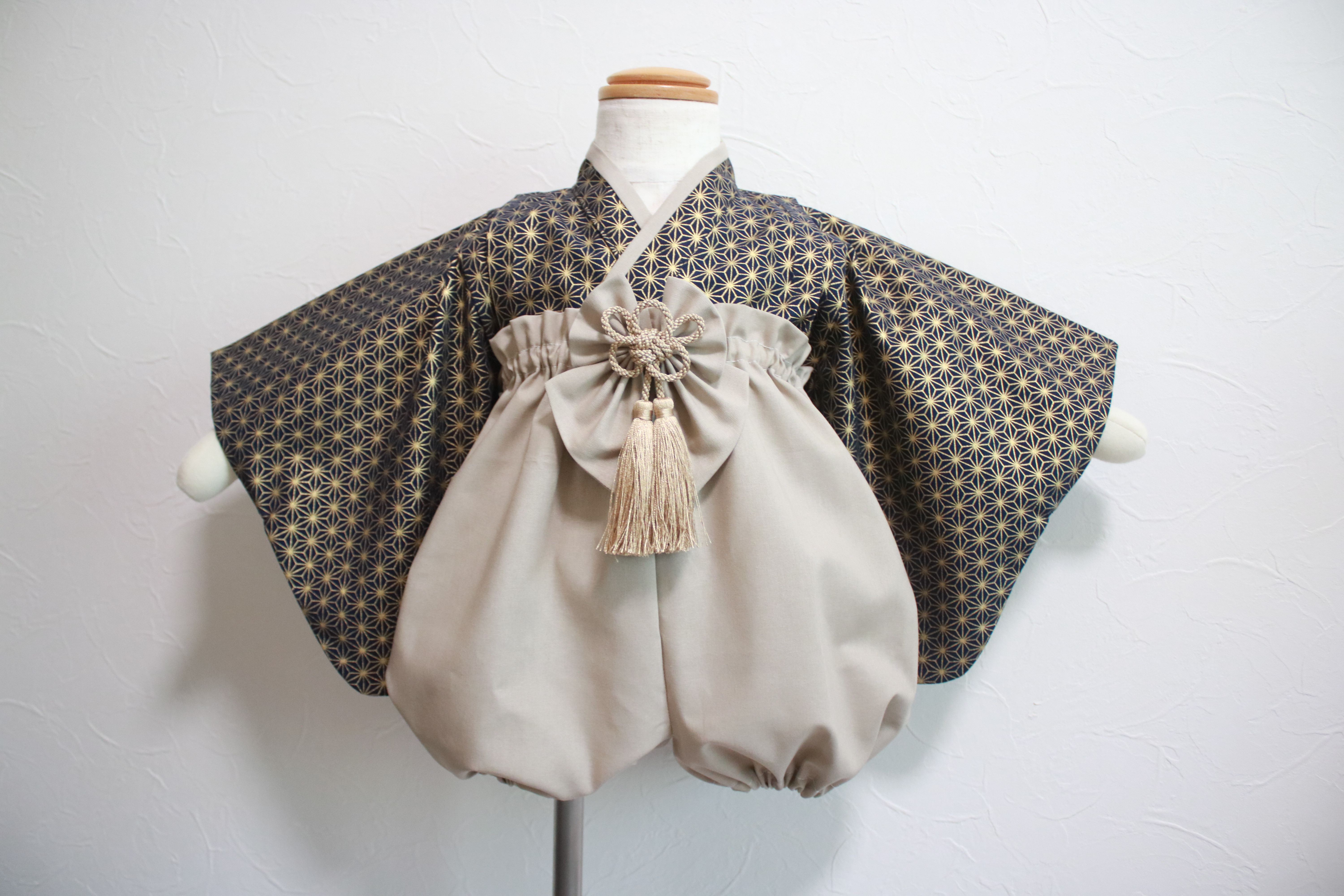 大人気‼︎ 麻の葉ラメネイビー× グレージュ　ベビー袴