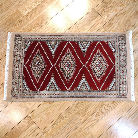 パキスタン絨毯 ハイクオリティ 79x44cm 玄関マット 手織り カーペット レッド 3枚目の画像