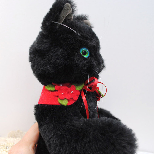 黒猫 スタチュー 赤いバッグ付き 黒猫ストライプ柄-ぬばたま-あおりがま口バッグ・赤色 | Zeppink