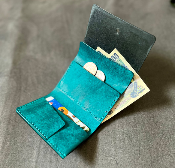 ギボシでとめる三つ折り財布　【ブラック×ターコイズ】　ミニ財布　イタリアンレザー 5枚目の画像