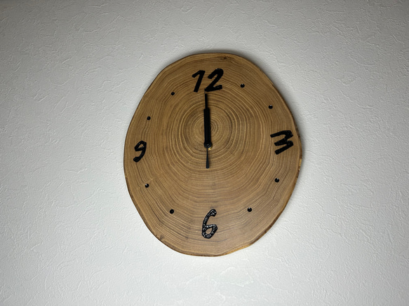 天然木の掛け時計(栗の木)電波時計 1枚目の画像
