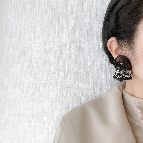 インド刺繍リボン イヤリング ピアス 黒 パーティー アクセサリー
