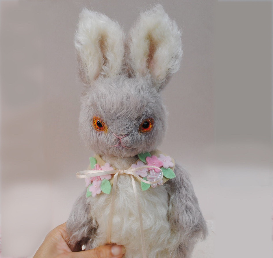 《送料無料》グレー色のうさぎ