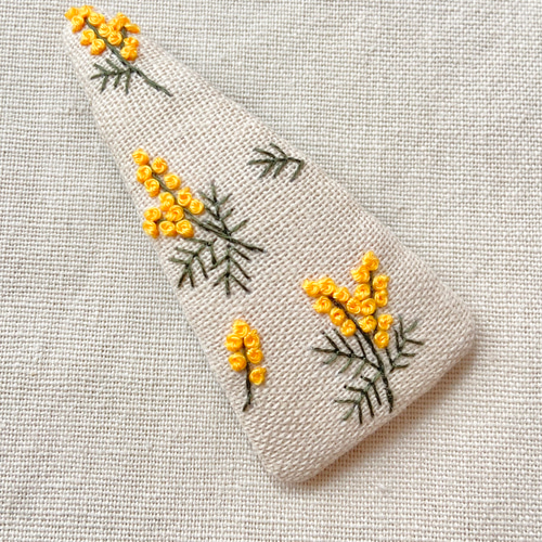舞い踊るミモザ 手刺繍のパッチンピン ヘアピン hananoito 通販 
