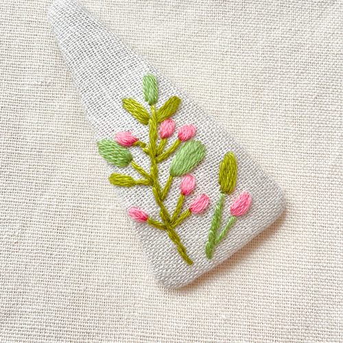 手刺繍のお花パッチンピン 春のつぼみ ヘアピン hananoito 通販