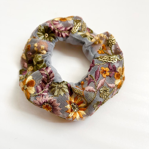 小さめ＊キッズにも＊インド刺繍リボンで作ったシュシュ シュシュ