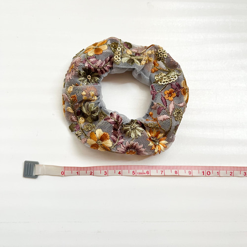 小さめ＊キッズにも＊インド刺繍リボンで作ったシュシュ シュシュ