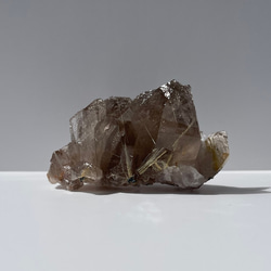 ブラジル産 Rutilated Quartz【ルチルクォーツ 原石】鉱物 天然石 自立 針金入り水晶 1枚目の画像