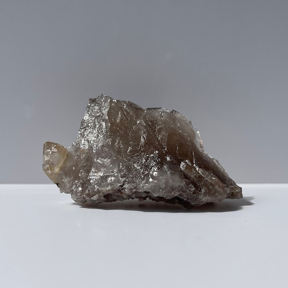 ブラジル産 Rutilated Quartz【ルチルクォーツ 原石】鉱物 天然石 自立 針金入り水晶 4枚目の画像