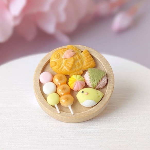 ブローチ]春の和菓子 ミニチュア スイーツ 食べ物 フェイク
