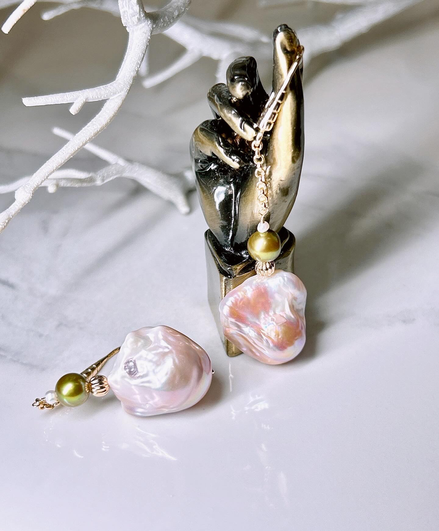 一点物14kgf☆レア！大粒オレンジ〜オーロラパープル！オイスターバロックパールの和風チェーン一粒ピアス